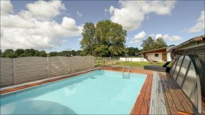 Pool mit Ausblick Reitplatz