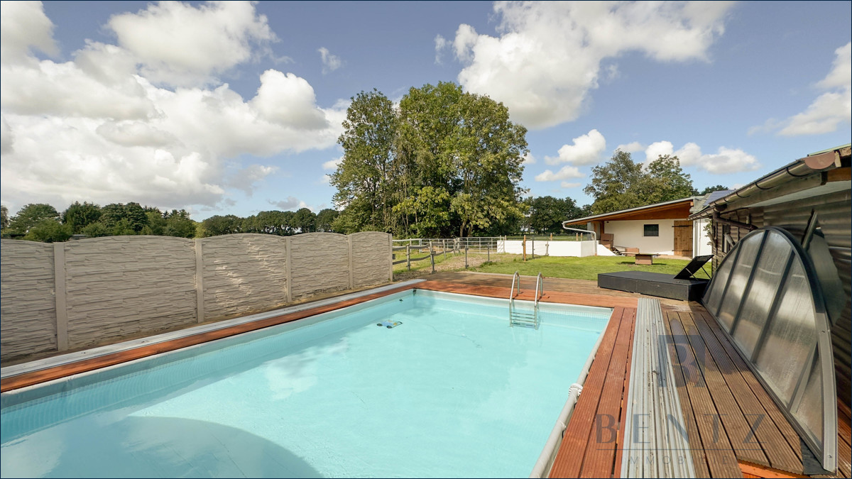 Pool mit Ausblick Reitplatz