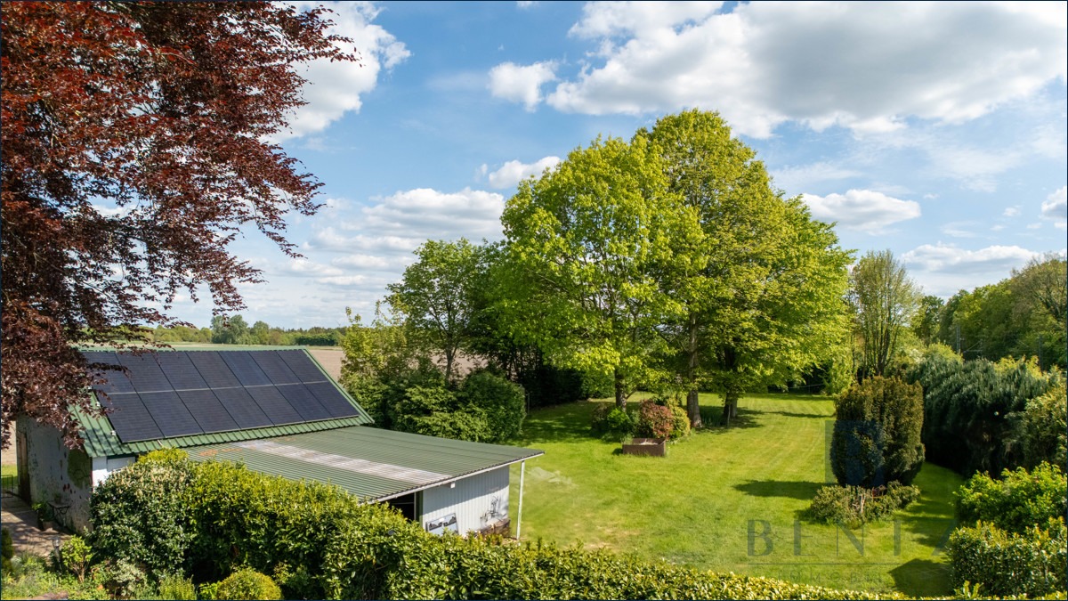 Gartenland mit Unterstand