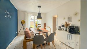 Esszimmer mit Zugang zur Terrasse