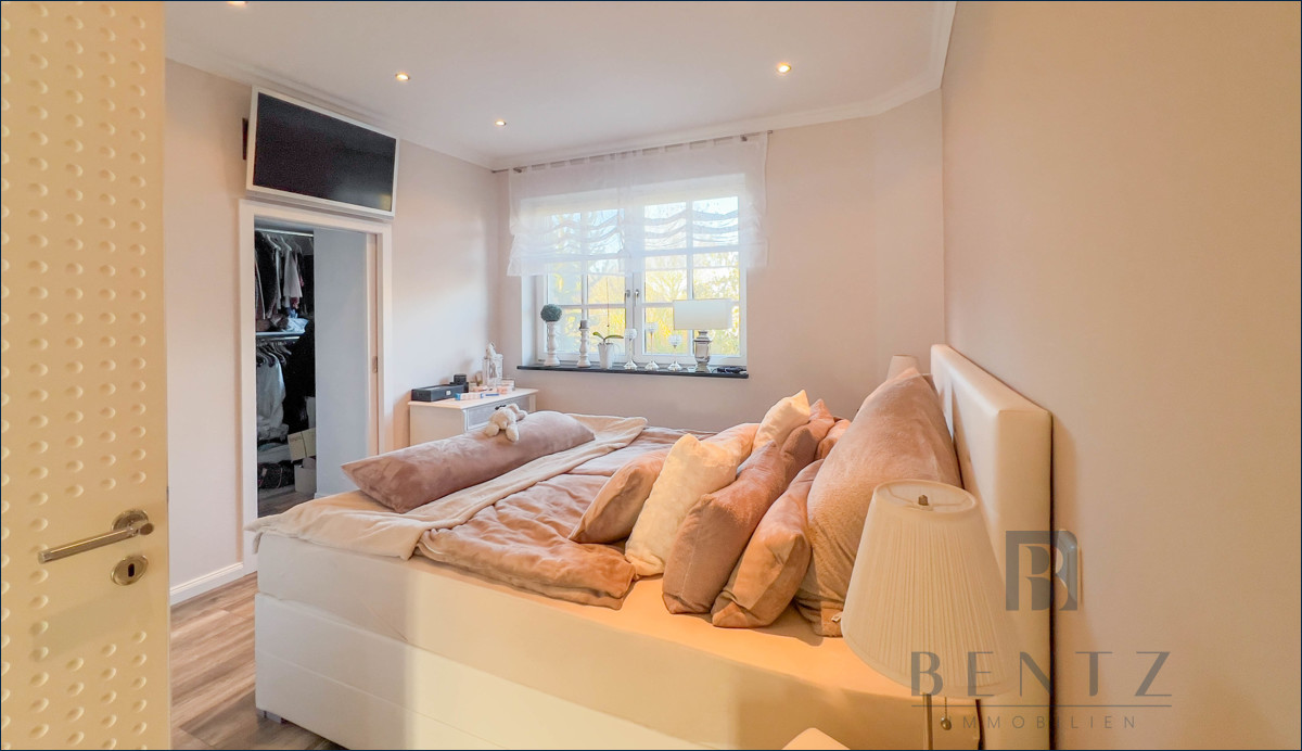 Schlafzimmer mit Ankleidezimmer