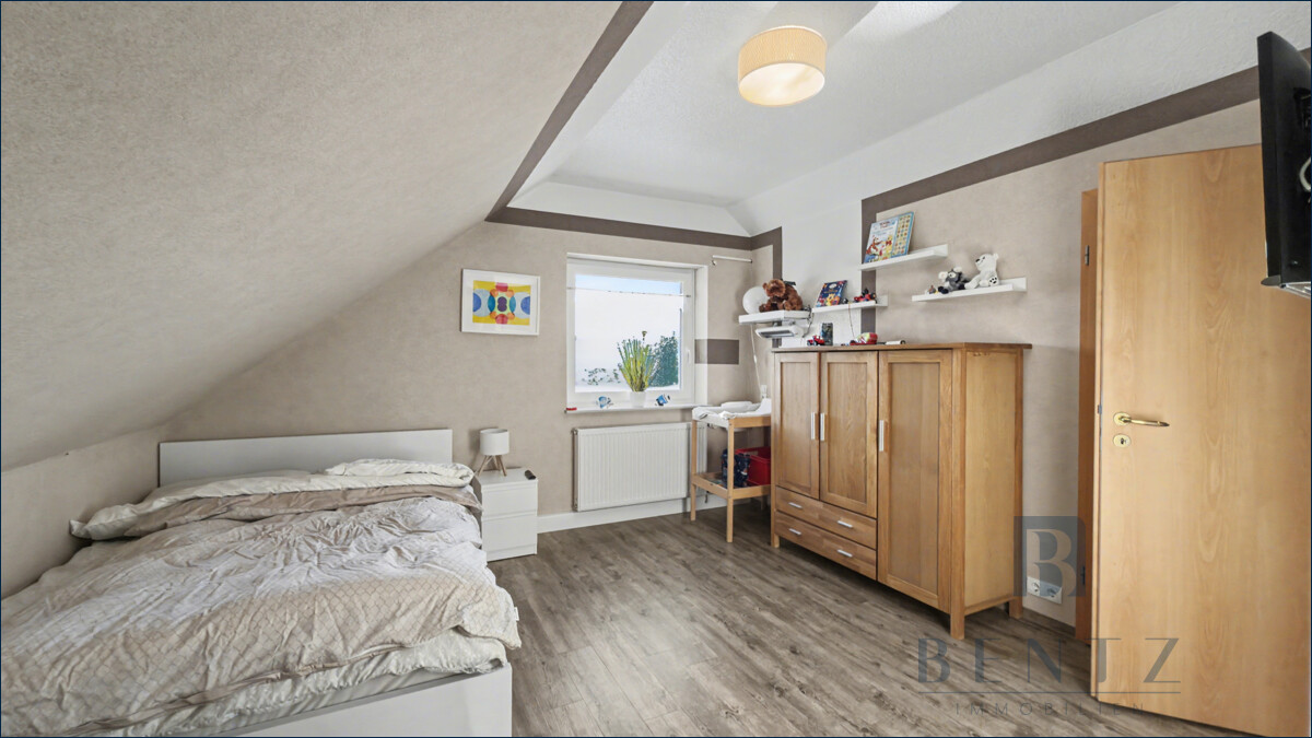 Schlafzimmer mit Badezimmer Dachgeschoss