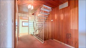 Treppe zum Dachgeschoss