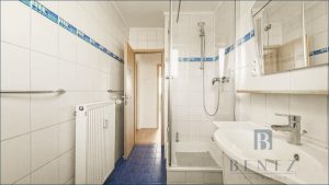 Badezimmer inklusive Dusche