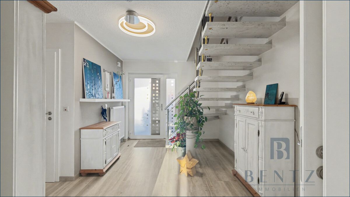 Eingangsbereich und Treppenaufgang