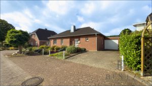 Außenansicht und Garage