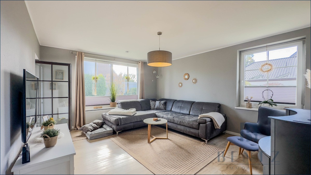 Wohnzimmer mit Zugang zum Garten