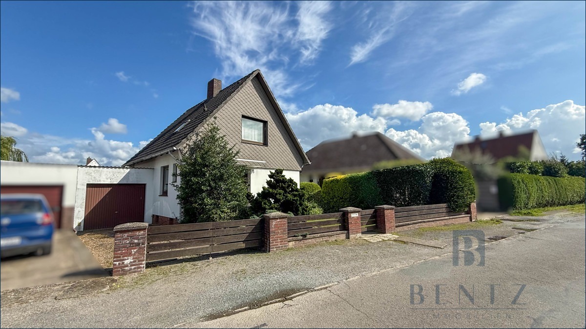 Frontansicht mit Garage