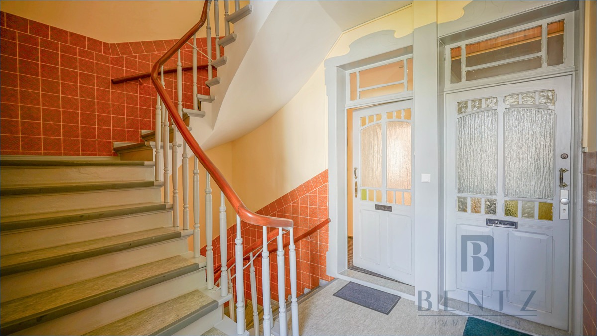 Treppenhaus & Haustür