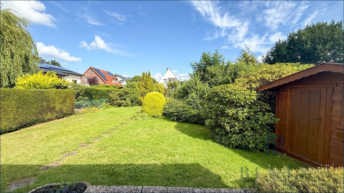 Blick vom Wohnzimmer in den Garten