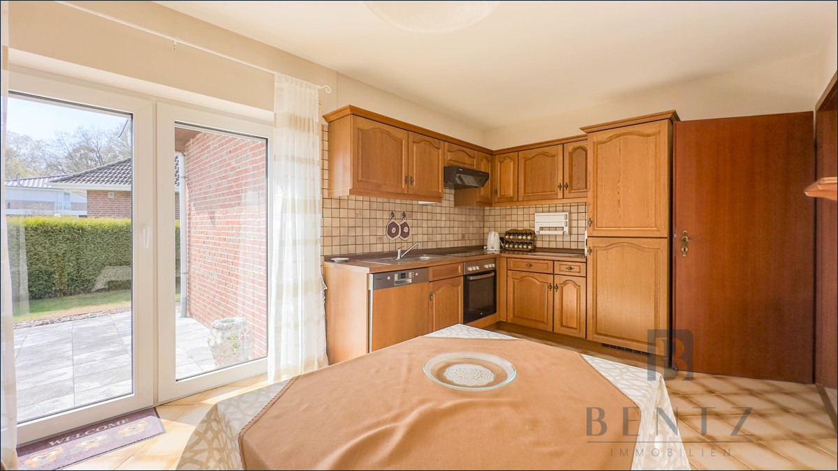 Küche mit Zugang zur Terrasse