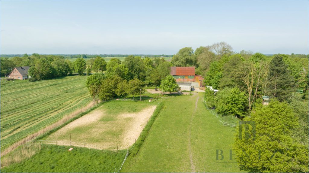 Reitplatz direkt am Hof