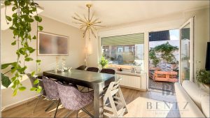 Essbereich mit Zugang zur Terrasse