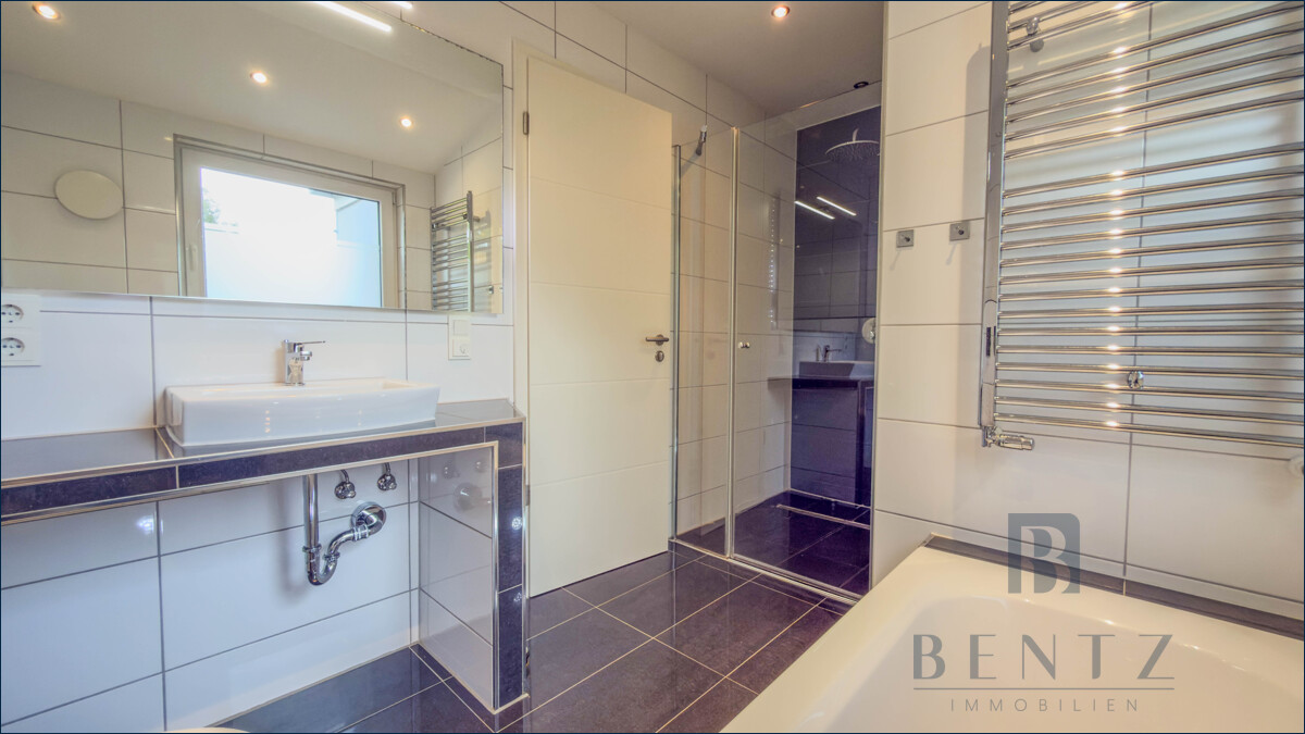 Badezimmer mit Dusche