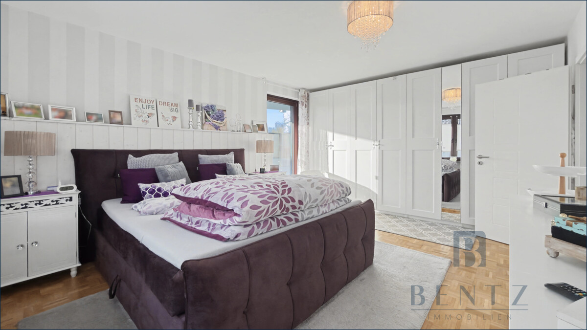 Schlafzimmer mit Zugang zur Terrasse