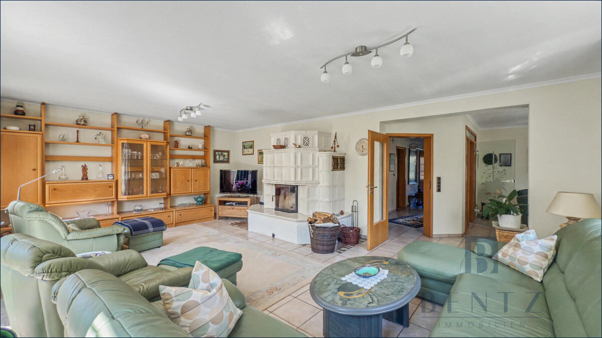 Wohnzimmer mit Kamin