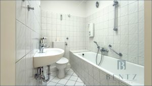 Badezimmer mit Badewanne