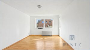 Schlafzimmer mit Zugang zum Balkon (original)