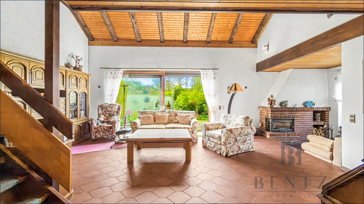 Wohnbereich mit Zugang zur Terrasse