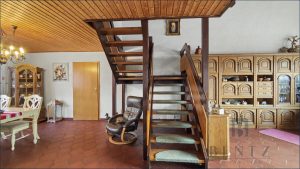 Treppe zum Dachgeschoss