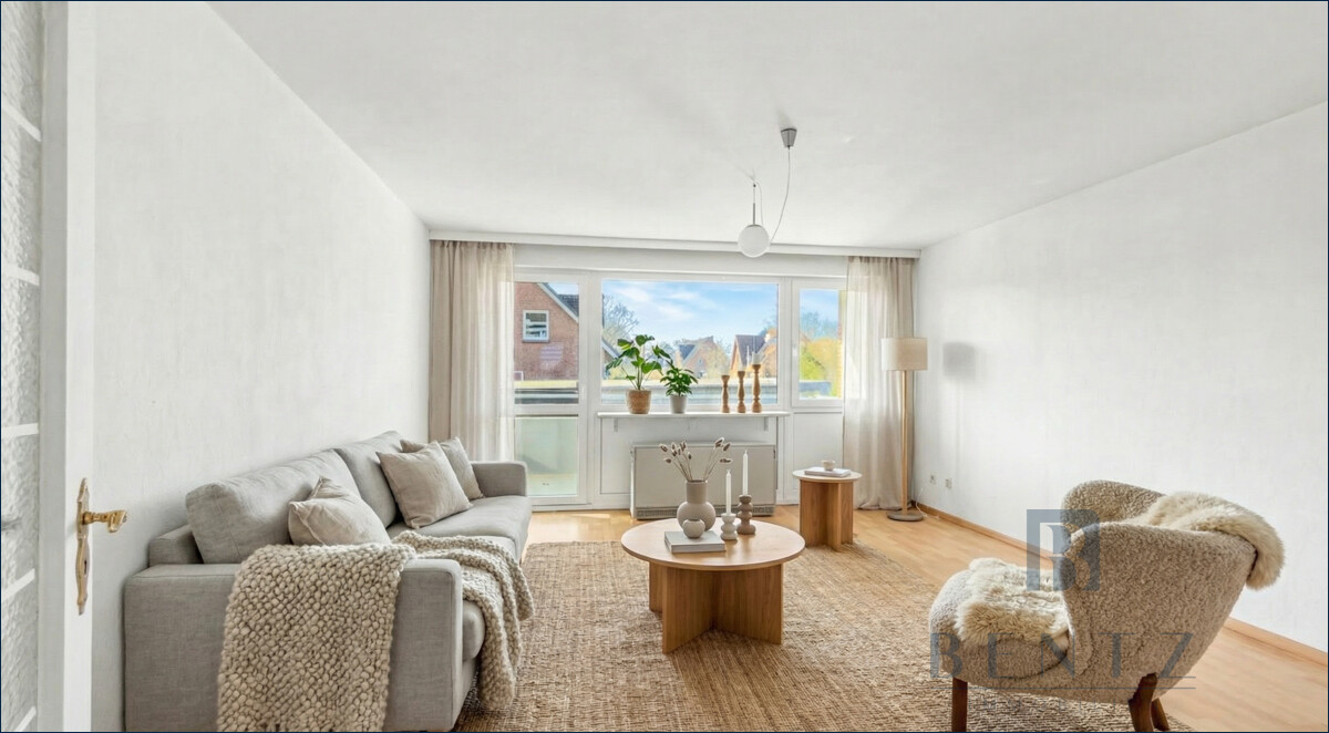 Wohnzimmer mit Zugang zum Balkon (visualisiert)