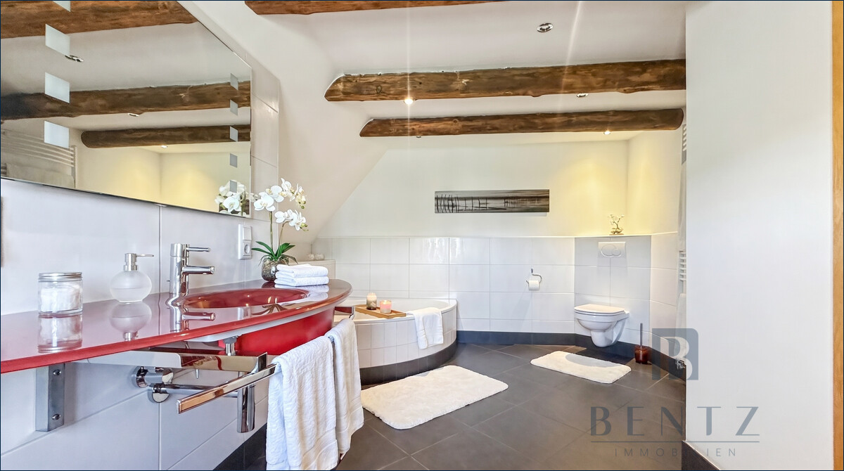 Badezimmer Dachgeschoss Hauptwohnung