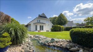 Gartenansicht mit Haus