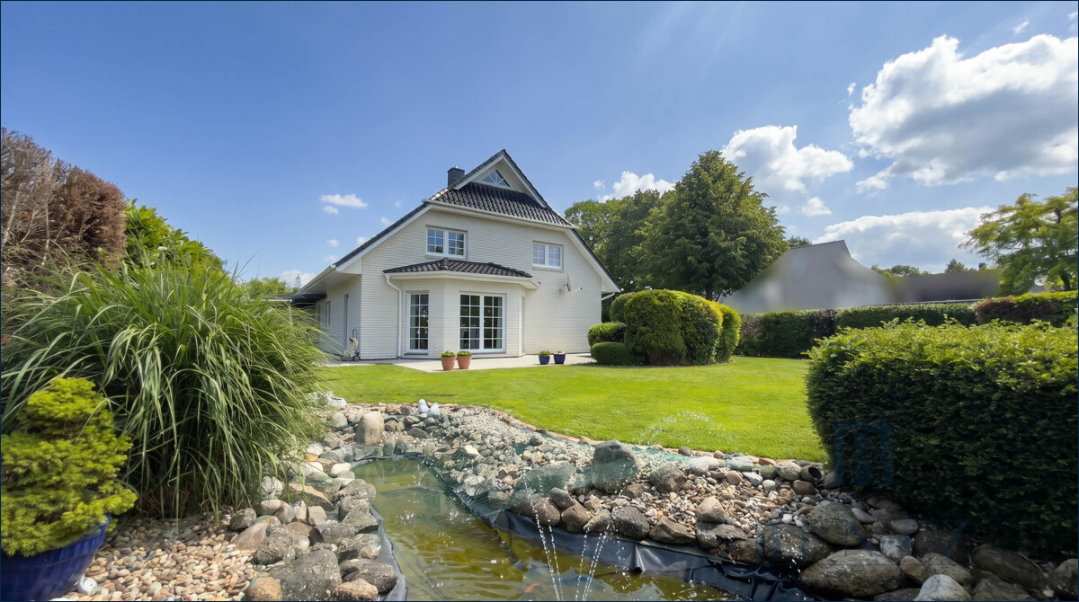 Gartenansicht mit Haus