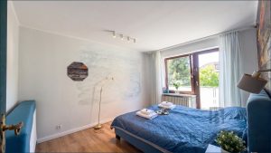Schlafzimmer Dachgeschoss mit Balkon