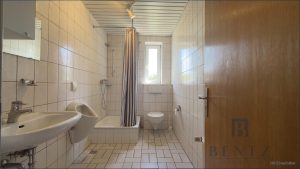 Badezimmer Erdgeschoss / Garage