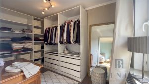 Angrenzendes Ankleidezimmer