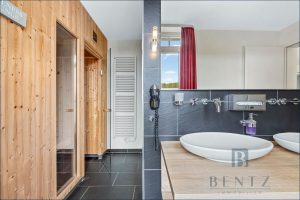 Badezimmer mit Sauna