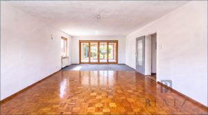 Visualisiertes Wohnzimmer mit Zugang zur Terrasse