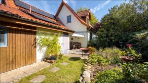 Garten, Schuppen und Terrasse