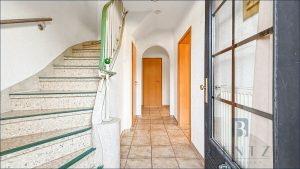 Eingangsbereich/Treppe zum Dachgeschoss