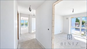 Flur und Zimmer im Rohbau