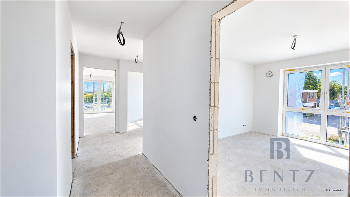 Flur und Zimmer im Rohbau