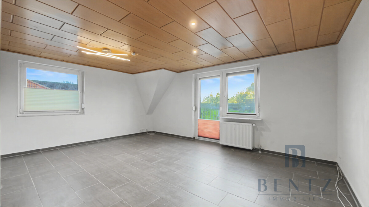 Wohnzimmer mit Balkon