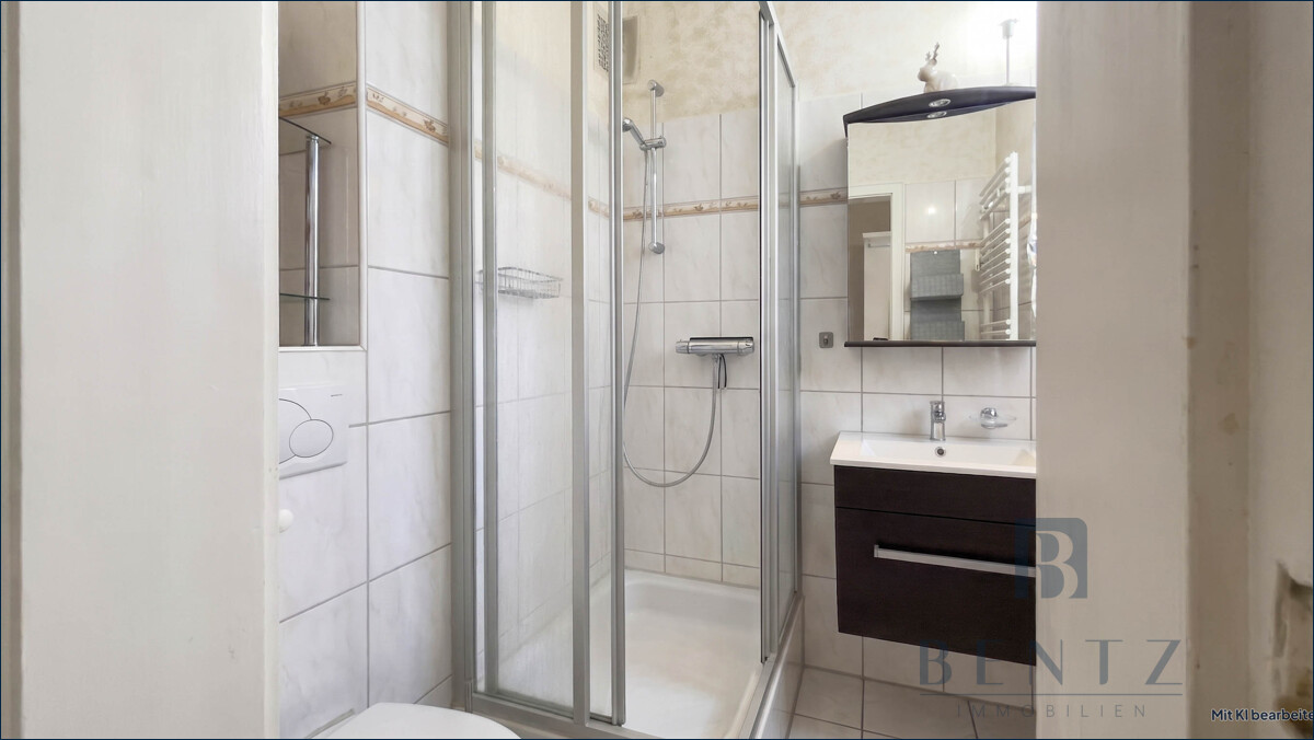 Badezimmer mit Dusche