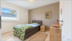 Schlafzimmer mit Ankleidezimmer