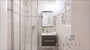 Badezimmer mit Dusche