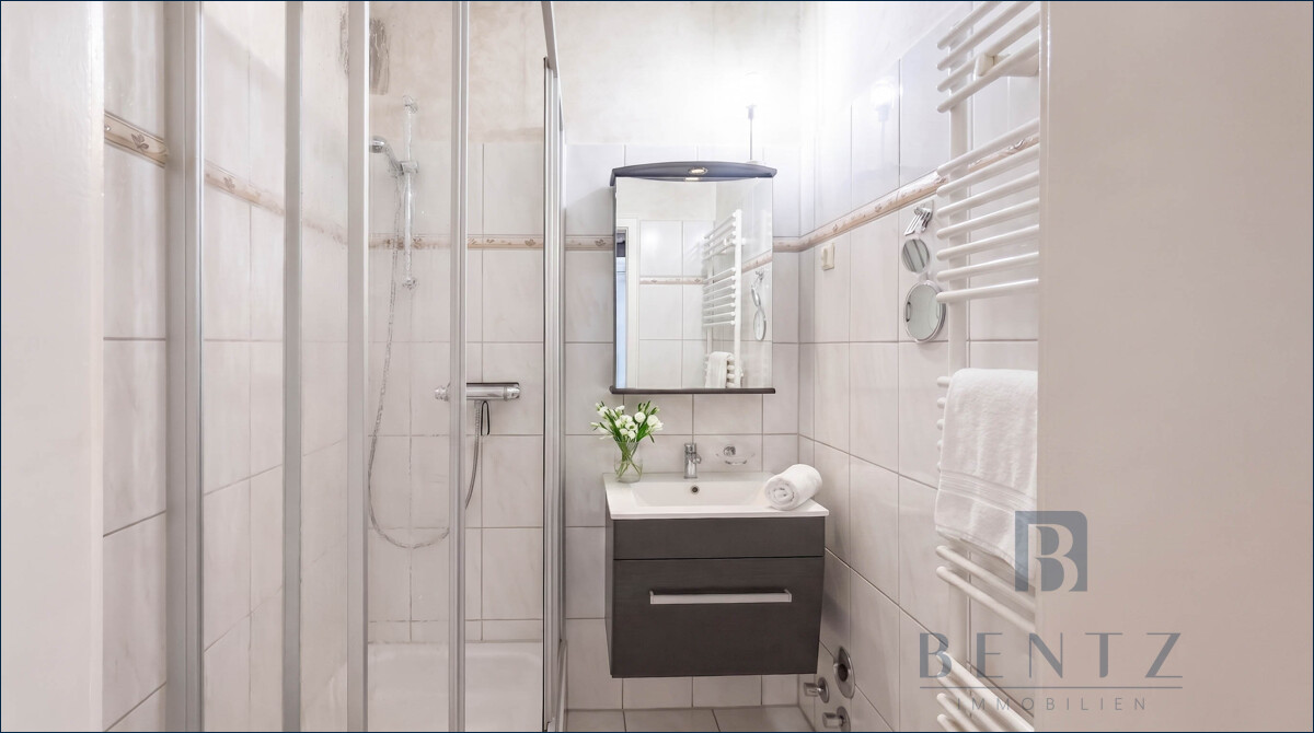 Badezimmer mit Dusche
