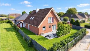 Gartenansicht mit Terrasse